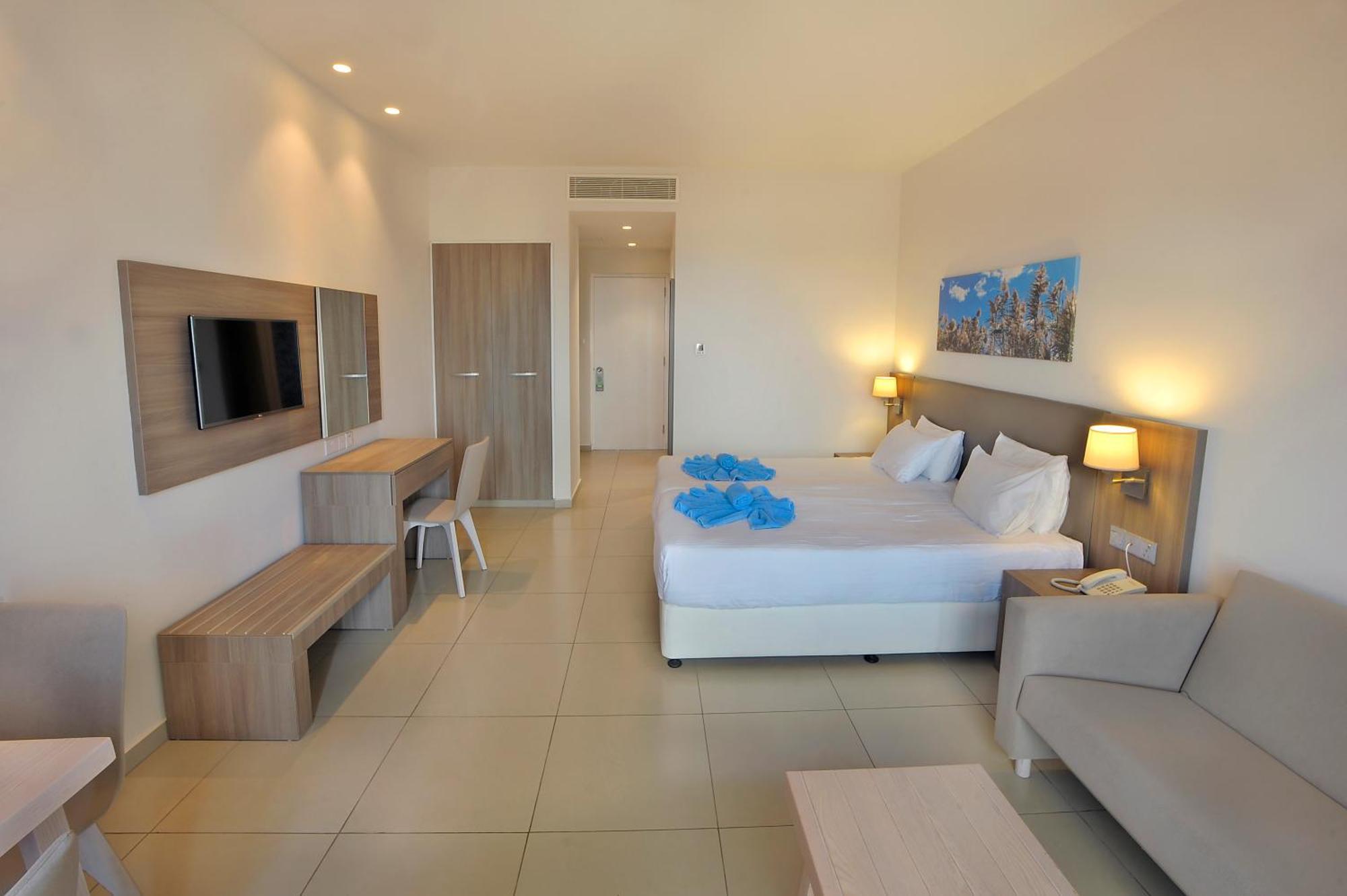 Euronapa Hotel Apartments Ayia Napa Bagian luar foto